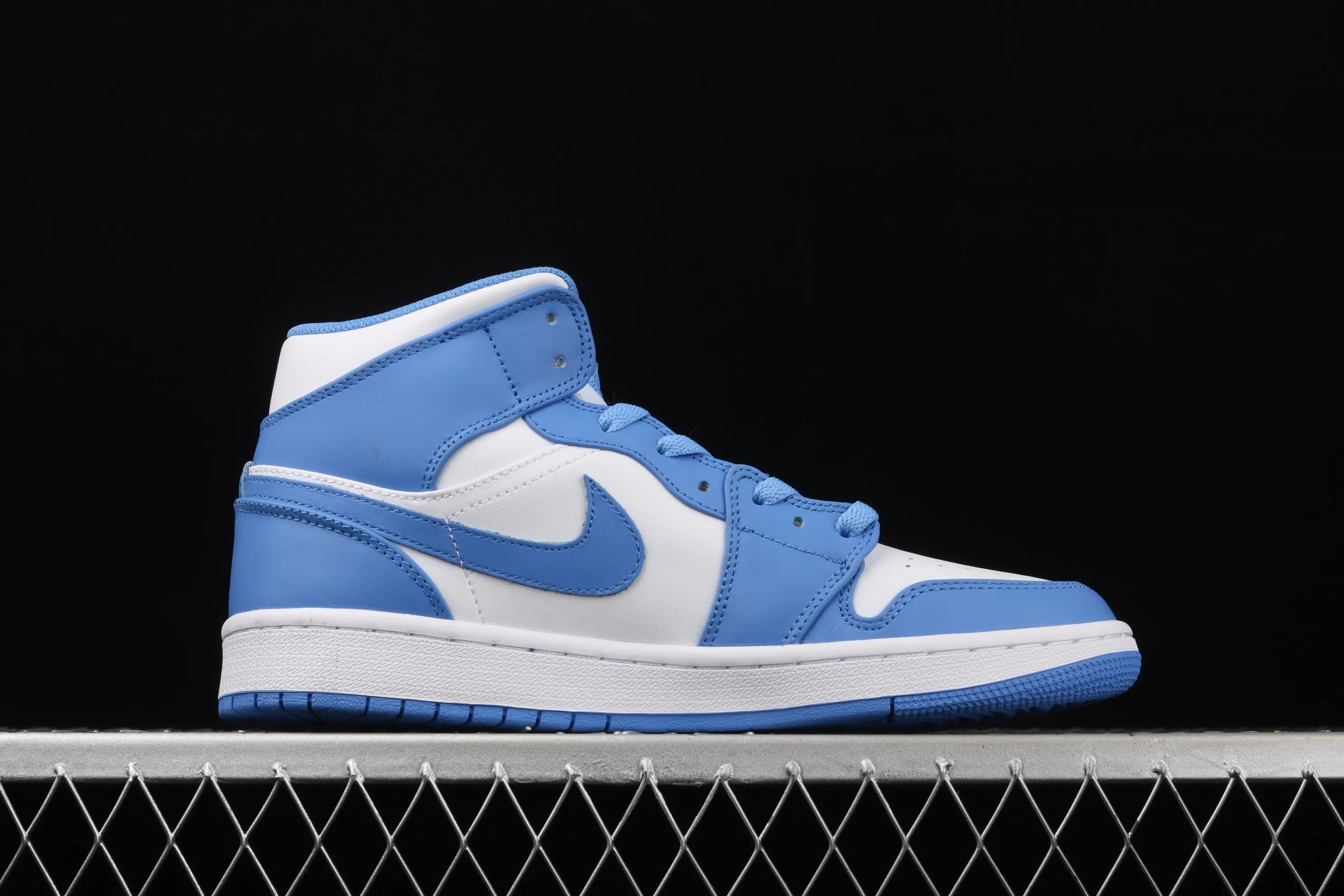 All categories Air Jordan Jordan series basketball shoes Air Jordan 1 Mid Air Jordan 1 Mid AJ1 Joe 1 white and blue 554724-106